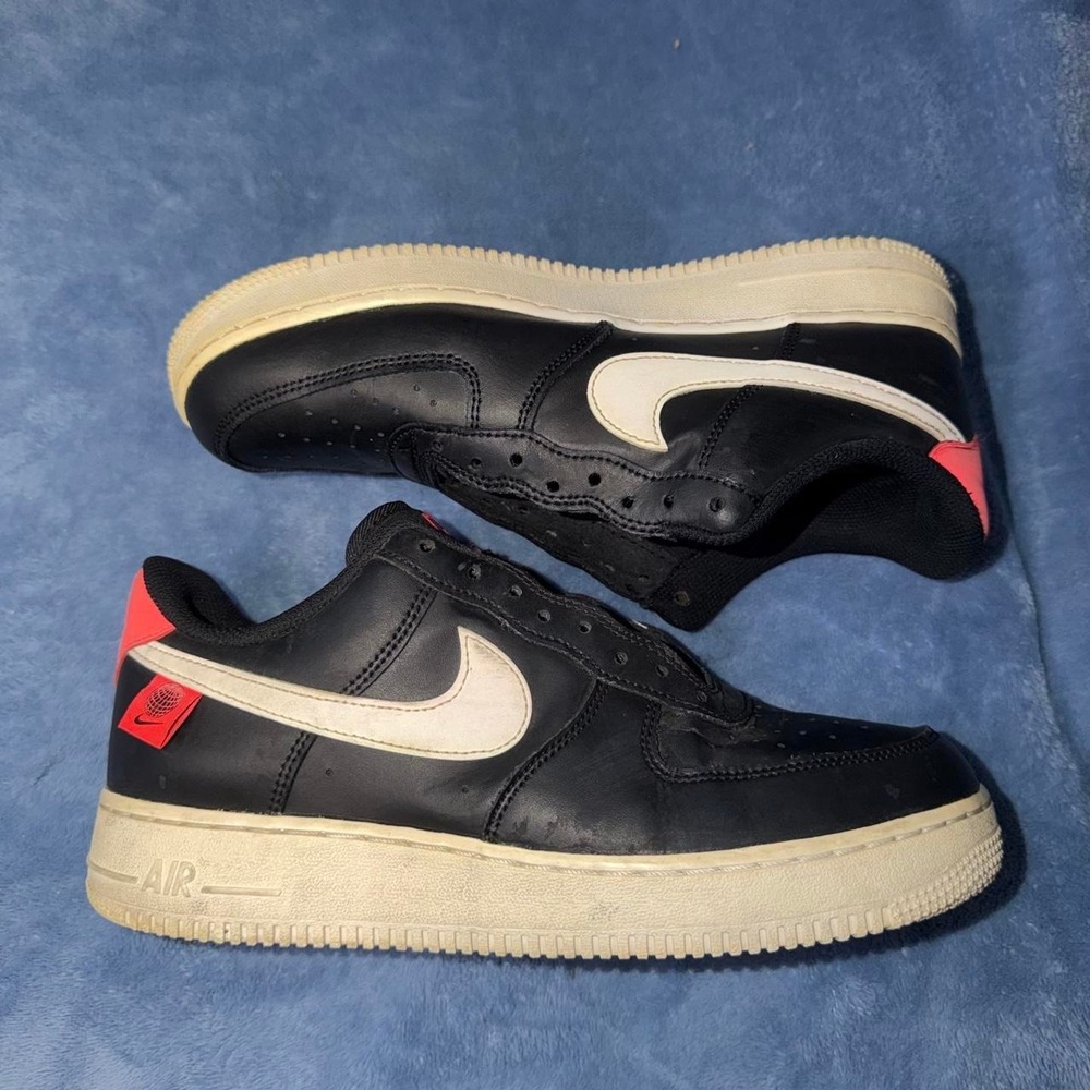 Nike Air Force 1 '07 Low Worldwide men US size 8.5 missing shoelaces and insoles